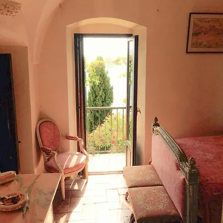 Semesterbostad Historic In Sant Antonino With Sea Views