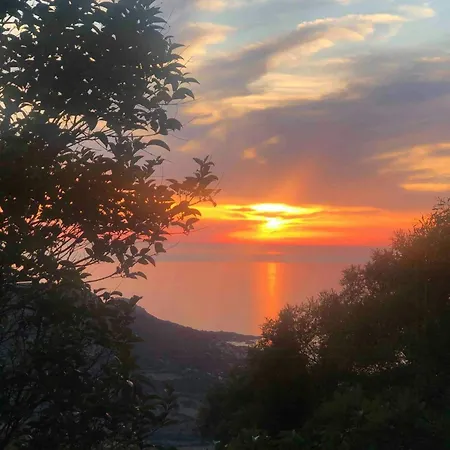 Historic In Sant Antonino With Sea Views Semesterbostad *