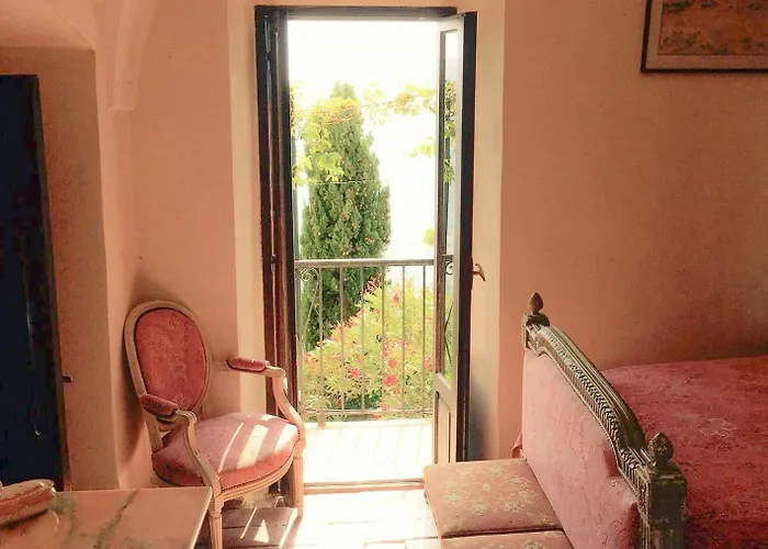 Feriehus Historic In Sant Antonino With Sea Views