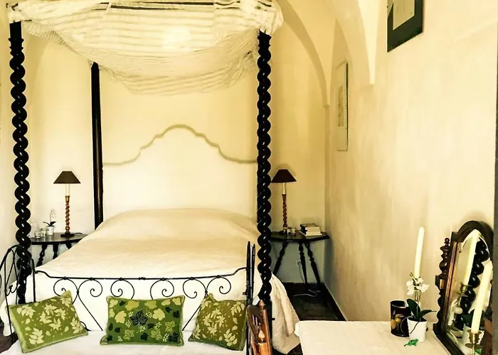 Historic In Sant Antonino With Sea Views Feriehus