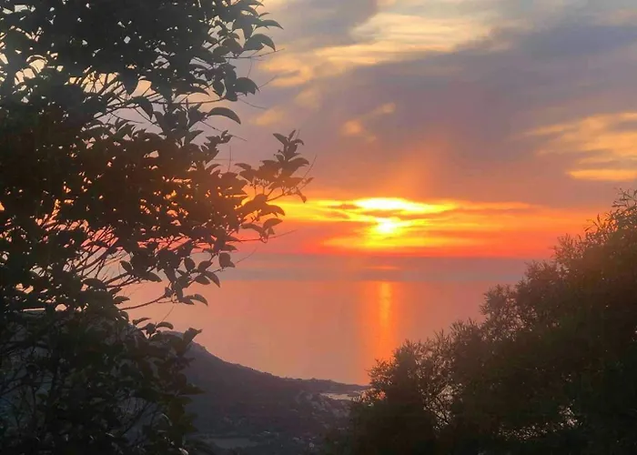 Historic In Sant Antonino With Sea Views Feriehus *